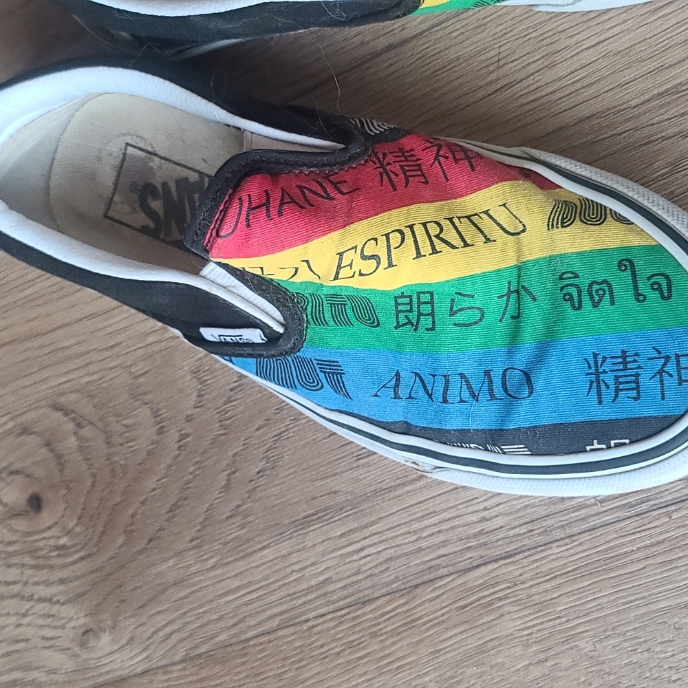 Colorful vans - Picture 3 of 8